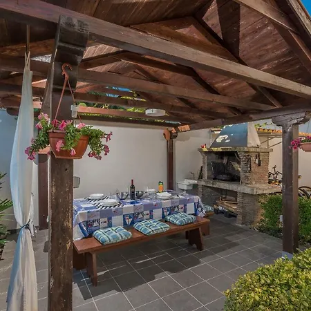 Spacious 3-Br Apartment Vita - Free Bikes & Parking Lejlighed Poreč