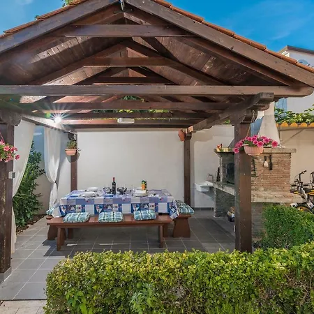 Lejlighed Spacious 3-Br Apartment Vita - Free Bikes & Parking