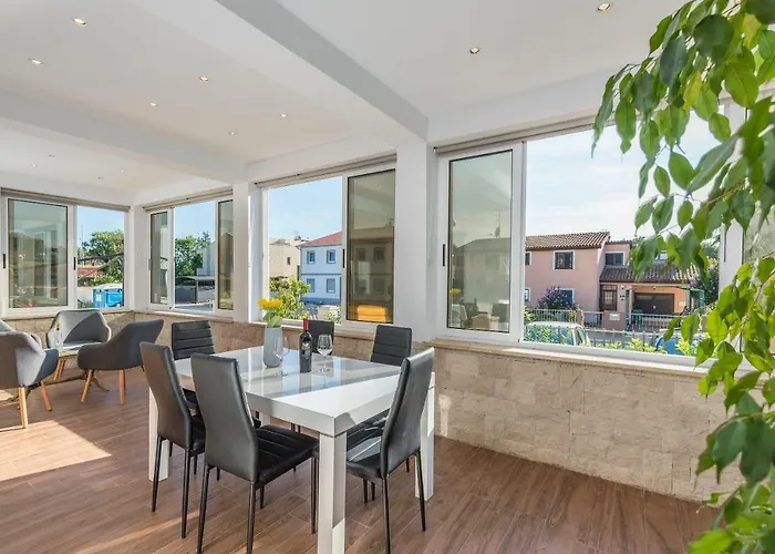 Spacious 3-Br Apartment Vita - Free Bikes & Parking Poreč