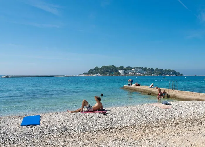 Spacious 3-Br Apartment Vita - Free Bikes & Parking Poreč