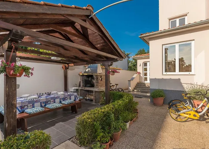 Spacious 3-Br Apartment Vita - Free Bikes & Parking