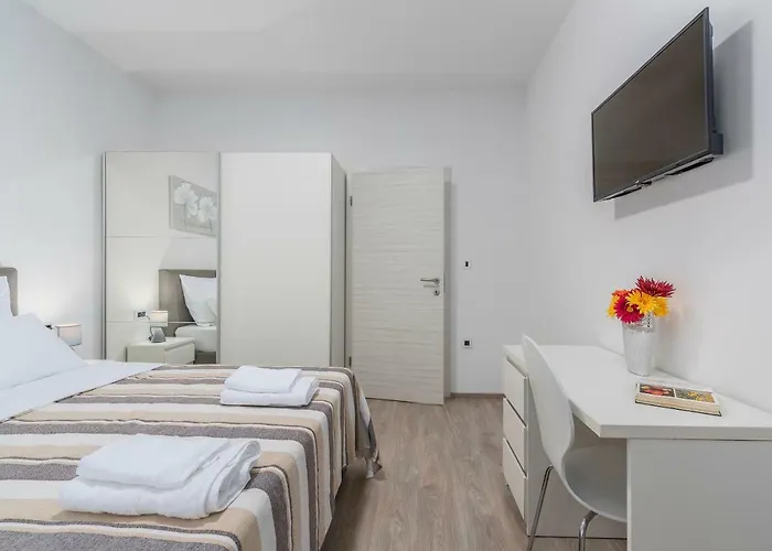 Lejlighed Spacious 3-Br Apartment Vita - Free Bikes & Parking *