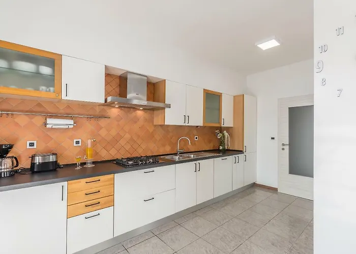 Spacious 3-Br Apartment Vita - Free Bikes & Parking *