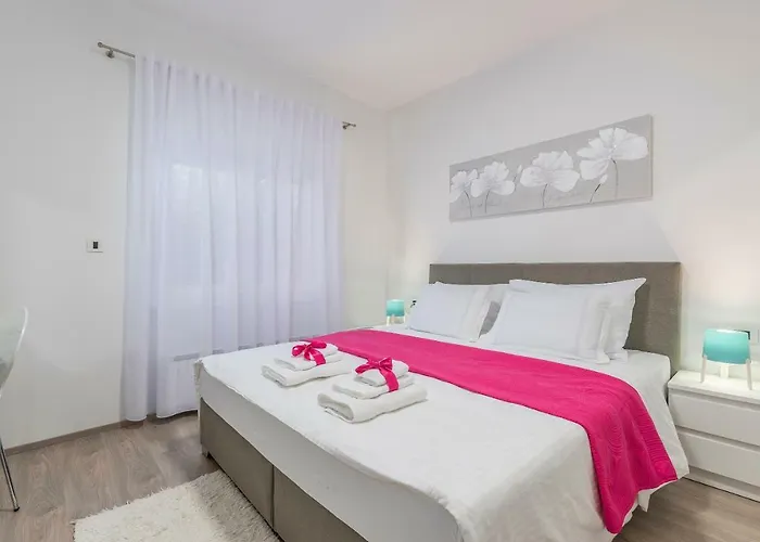 Lejlighed Spacious 3-Br Apartment Vita - Free Bikes & Parking