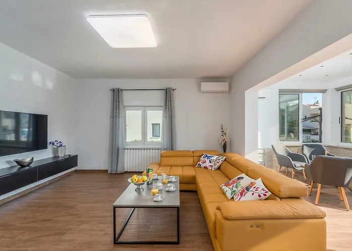 Spacious 3-Br Apartment Vita - Free Bikes & Parking