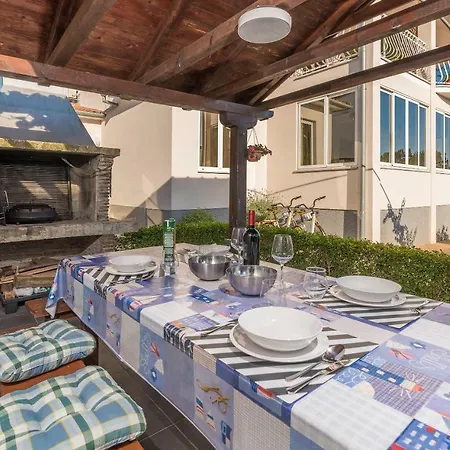 Apartment Spacious 3-br - Free Bikes & Parking *