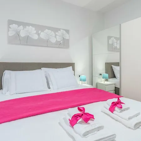 Apartment Spacious 3-br - Free Bikes & Parking *