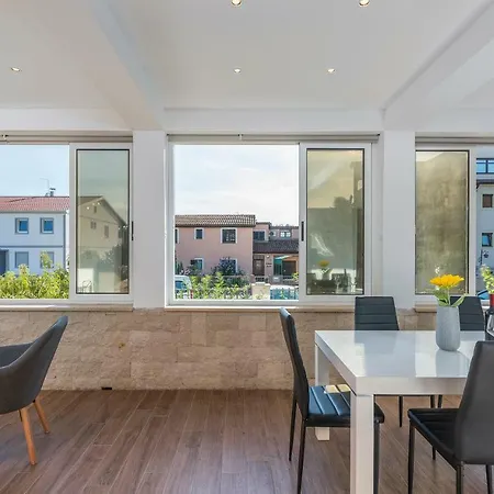 Spacious 3-br - Free Bikes & Parking Apartment