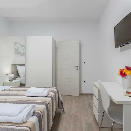 Apartment Spacious 3-br - Free Bikes & Parking *